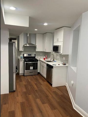 917 N Sacramento Boulevard, Chicago, IL 60622