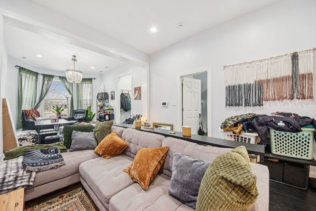 917 N Sacramento Boulevard, Chicago, IL 60622