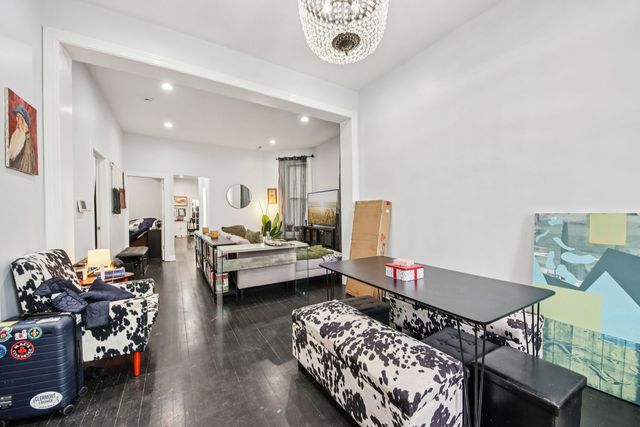 917 N Sacramento Boulevard, Chicago, IL 60622