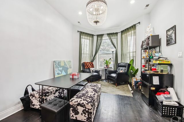 917 N Sacramento Boulevard, Chicago, IL 60622