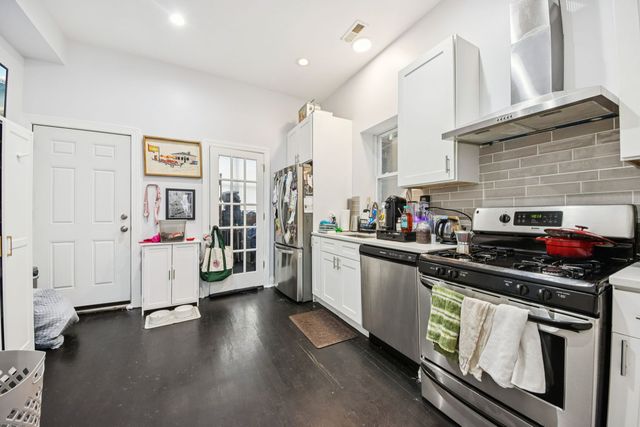 917 N Sacramento Boulevard, Chicago, IL 60622