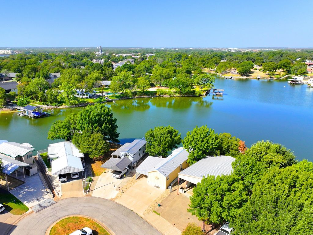 819 Brazos Harbor Circle, Granbury, TX 76048 — exterior