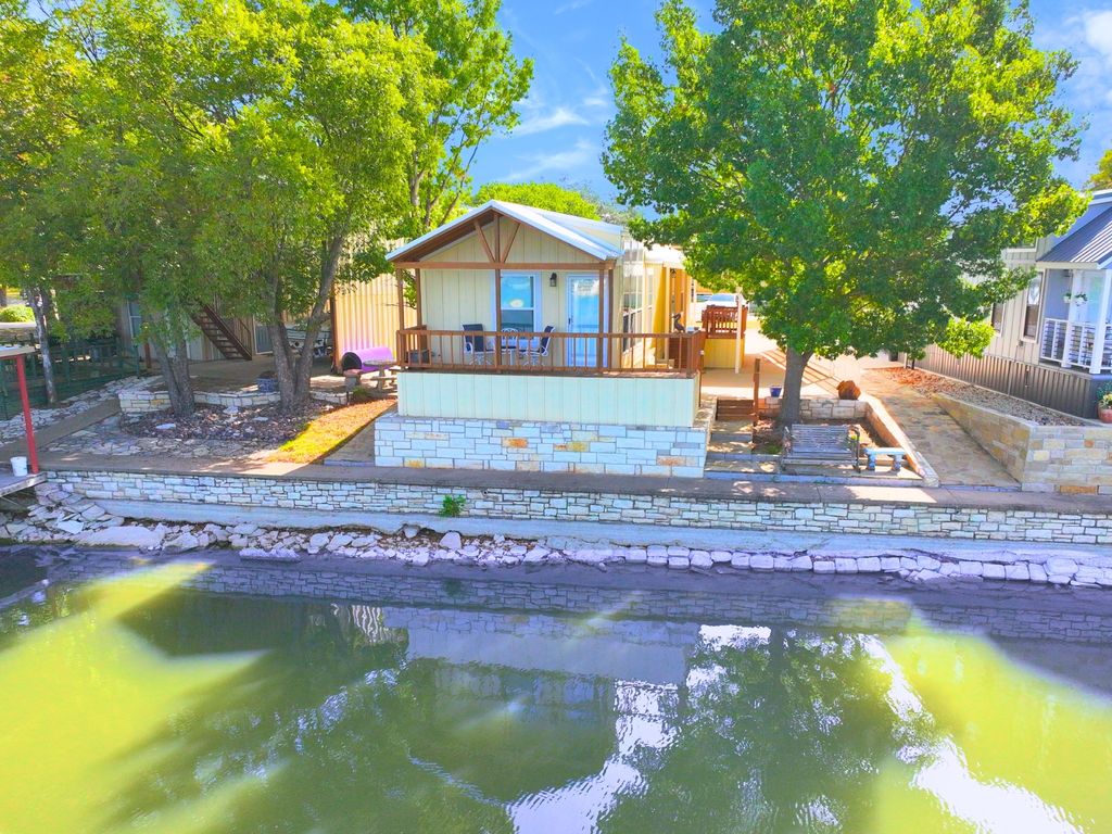 819 Brazos Harbor Circle, Granbury, TX 76048 — photo 2