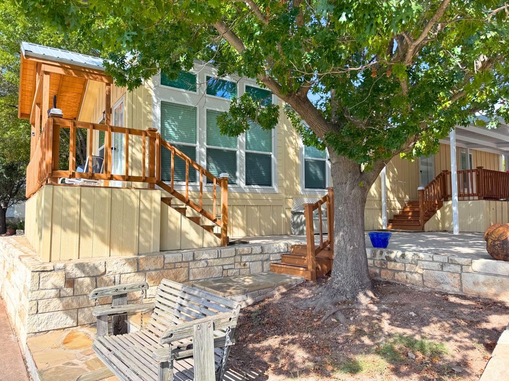 819 Brazos Harbor Circle, Granbury, TX 76048 — photo 3