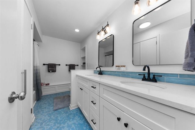 3446 Charing Cross Road, Ann Arbor, MI 48108