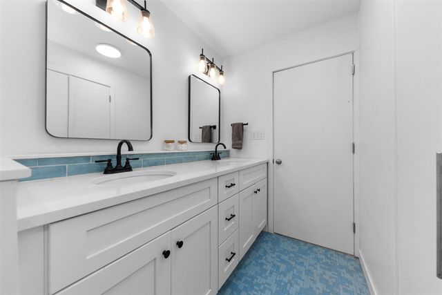 3446 Charing Cross Road, Ann Arbor, MI 48108
