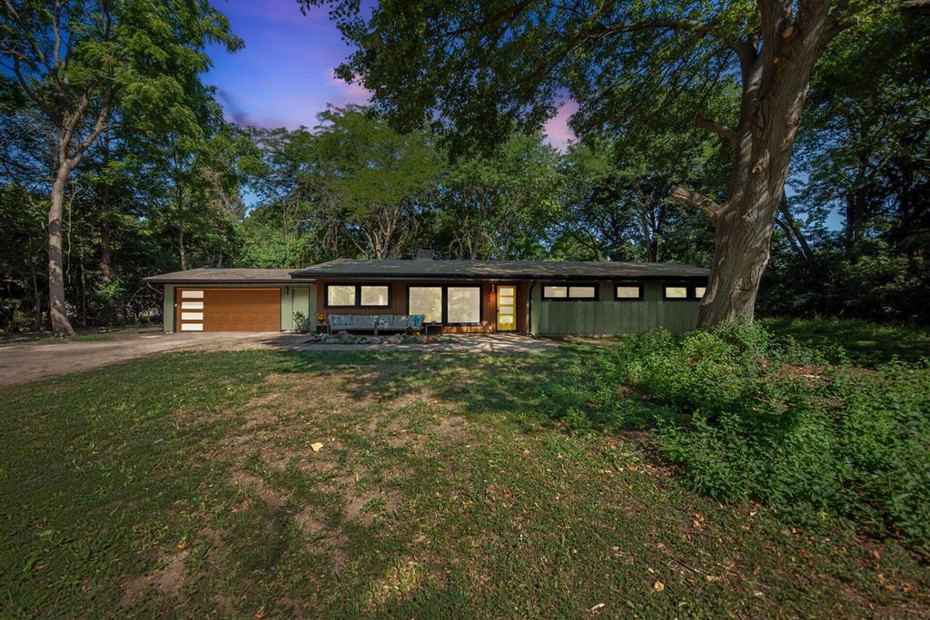 3446 Charing Cross Road, Ann Arbor, MI 48108