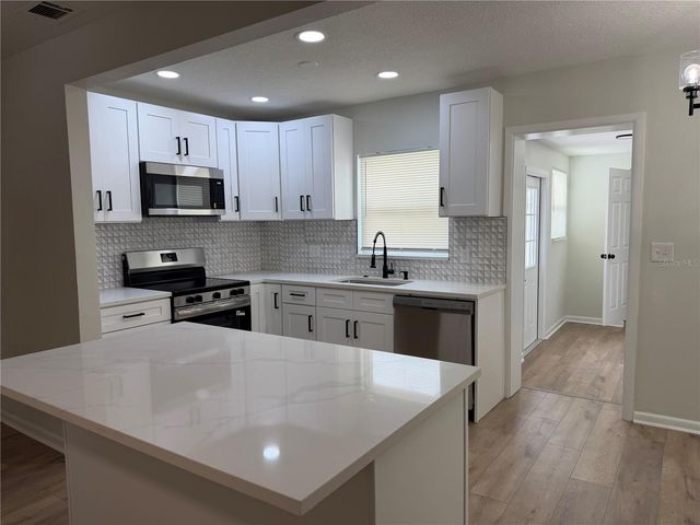 7005 THRASHER DRIVE, Tampa, FL 33610