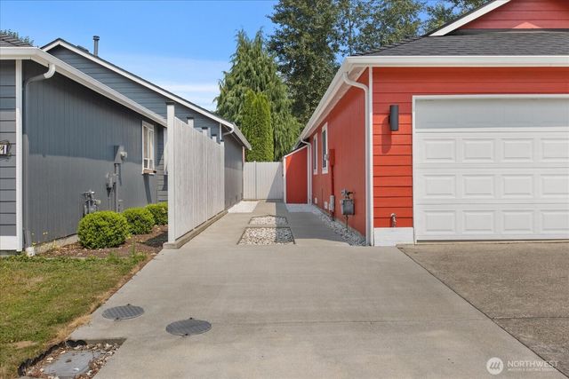 5805 105th Place NE, Marysville, WA 98270