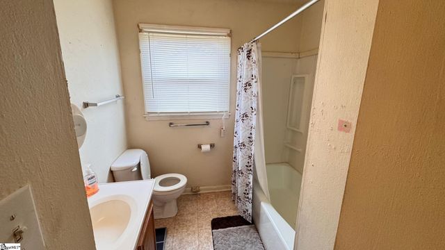 136 Raintree Drive, Spartanburg, SC 29301