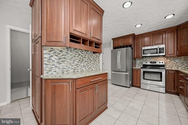 8209 MOSSY STONE CT, Laurel, MD 20723