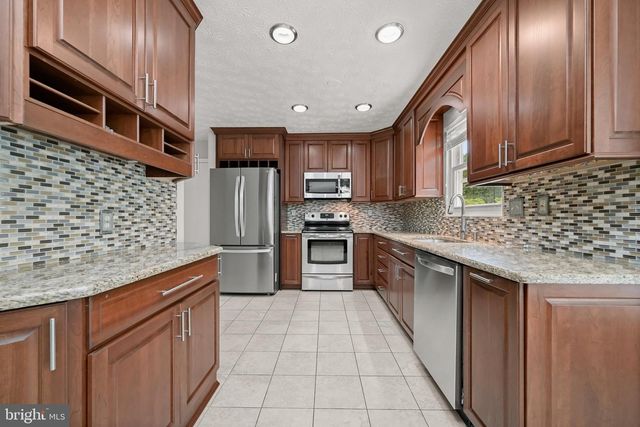 8209 MOSSY STONE CT, Laurel, MD 20723