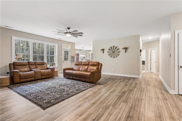 5903 Homeplace LN, Gloucester, VA 23061