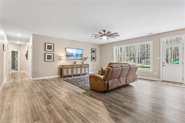 5903 Homeplace LN, Gloucester, VA 23061