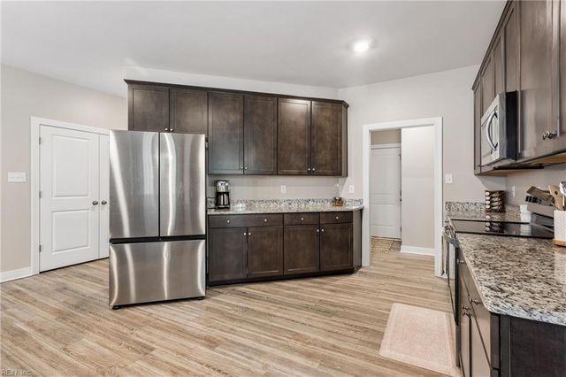 5903 Homeplace LN, Gloucester, VA 23061