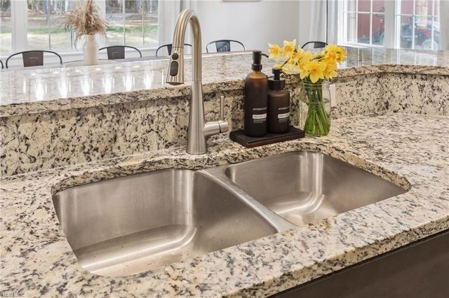 5903 Homeplace LN, Gloucester, VA 23061