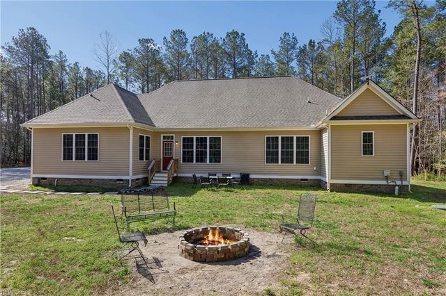 5903 Homeplace LN, Gloucester, VA 23061