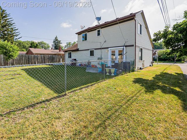 27051 Demrick Street, Roseville, MI 48066