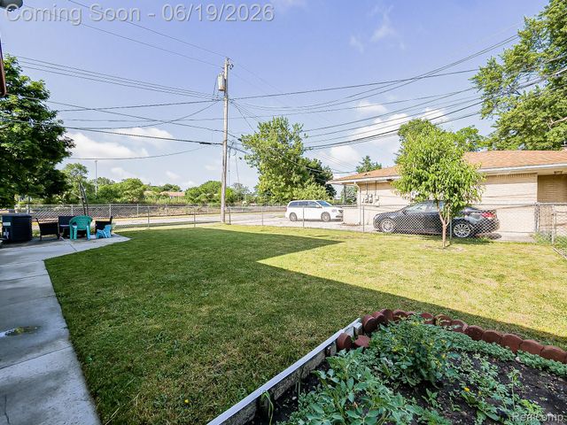 27051 Demrick Street, Roseville, MI 48066