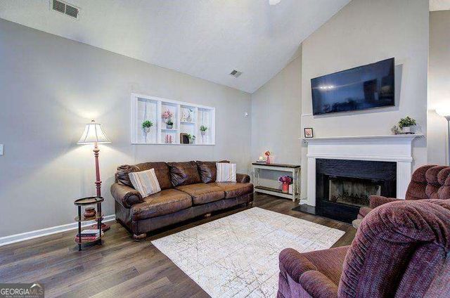 12 Independence Way NE, Cartersville, GA 30121
