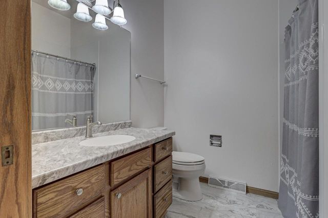 1511 DICKENSON COURT, Neenah, WI 54956