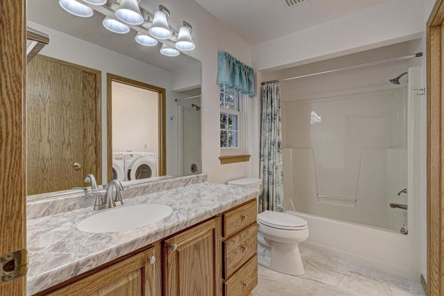 1511 DICKENSON COURT, Neenah, WI 54956