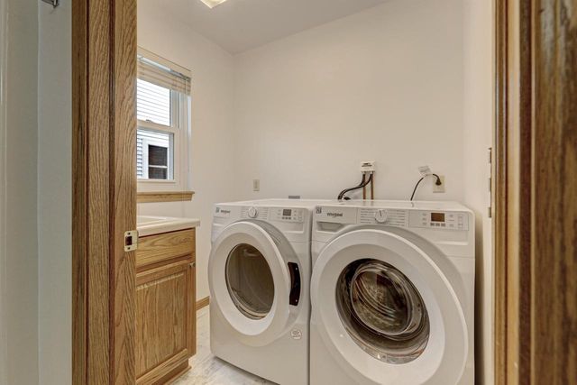 1511 DICKENSON COURT, Neenah, WI 54956