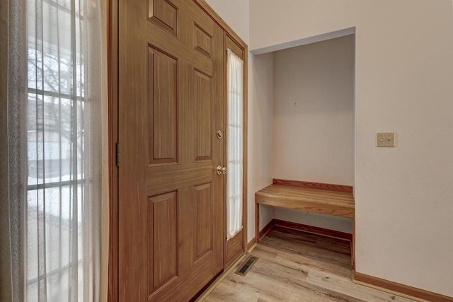 1511 DICKENSON COURT, Neenah, WI 54956