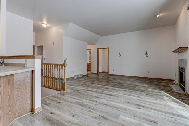 1511 DICKENSON COURT, Neenah, WI 54956