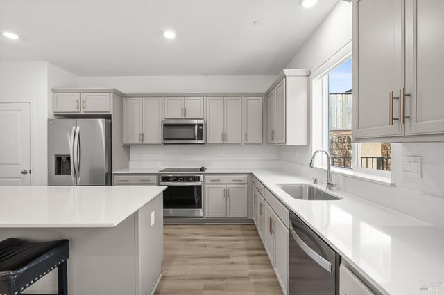 12 Porter St, American Canyon, CA 94503