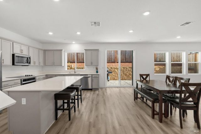 12 Porter St, American Canyon, CA 94503