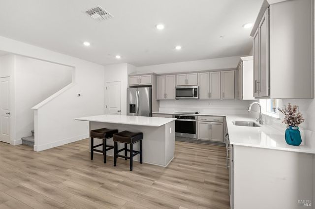 12 Porter St, American Canyon, CA 94503