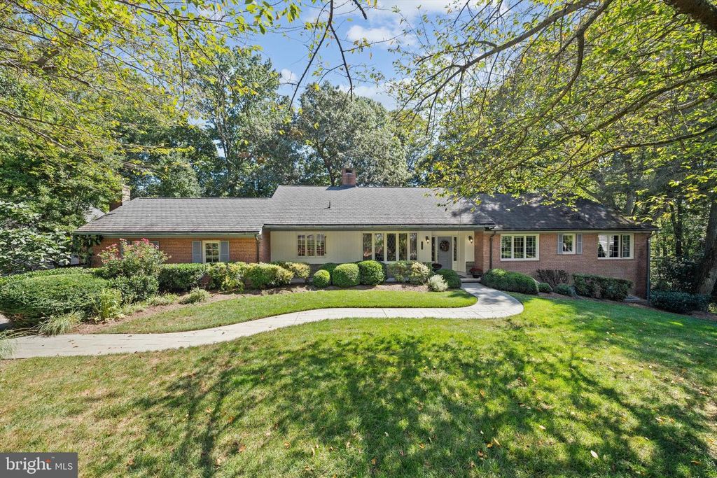 8601 FENWAY DR, Bethesda, MD 20817