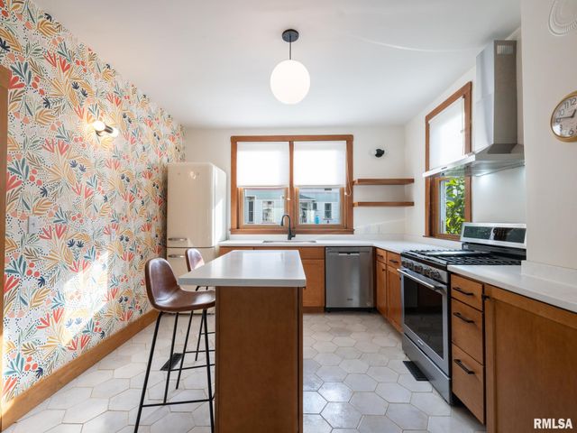 1409 W MOSS Avenue, Peoria, IL 61606