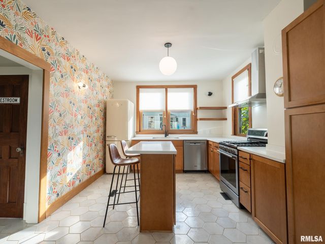 1409 W MOSS Avenue, Peoria, IL 61606