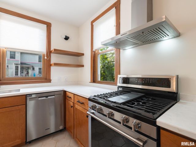 1409 W MOSS Avenue, Peoria, IL 61606
