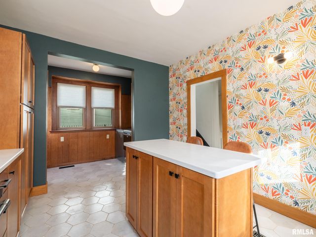 1409 W MOSS Avenue, Peoria, IL 61606