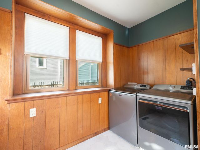 1409 W MOSS Avenue, Peoria, IL 61606