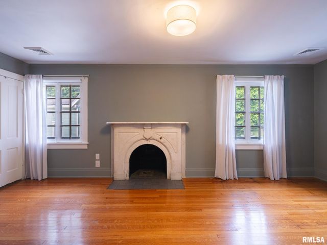 1409 W MOSS Avenue, Peoria, IL 61606