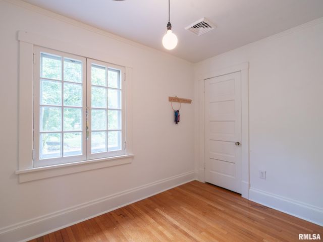 1409 W MOSS Avenue, Peoria, IL 61606