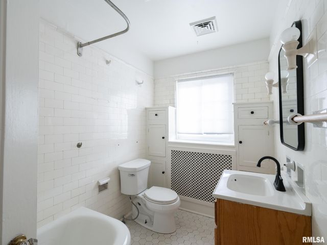 1409 W MOSS Avenue, Peoria, IL 61606