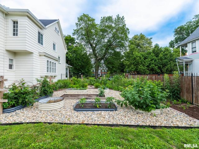 1409 W MOSS Avenue, Peoria, IL 61606