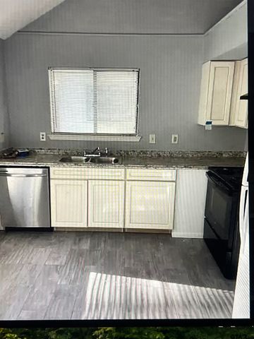 1727 Eaglewood Drive, Tyler, TX 75703