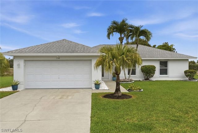 750 Cherry Blossom CT, Naples, FL 34120