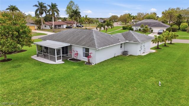 750 Cherry Blossom CT, Naples, FL 34120