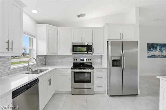 750 Cherry Blossom CT, Naples, FL 34120