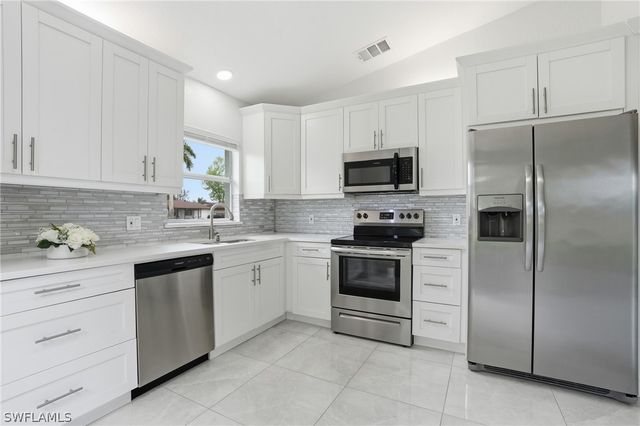 750 Cherry Blossom CT, Naples, FL 34120