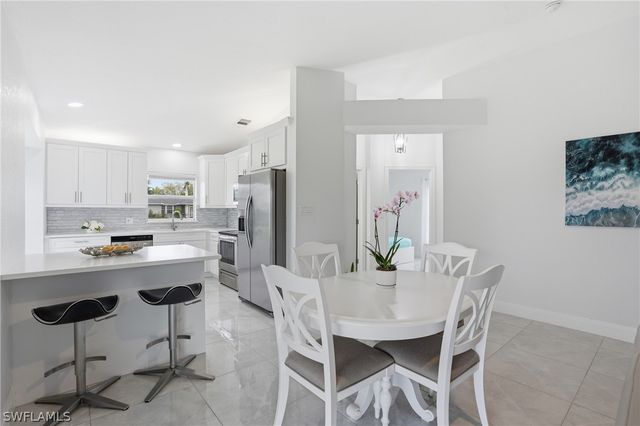 750 Cherry Blossom CT, Naples, FL 34120