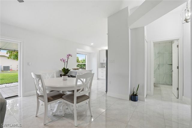 750 Cherry Blossom CT, Naples, FL 34120