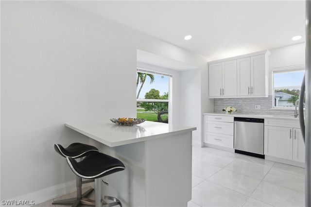 750 Cherry Blossom CT, Naples, FL 34120